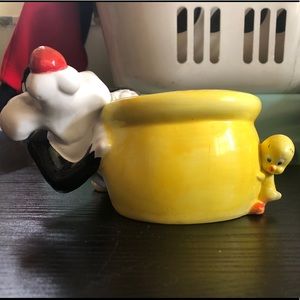 Warner Bros. Looney Toons ceramic planter/vase